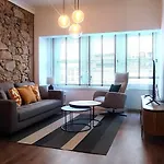 Calle Real Con Patio Apartment *