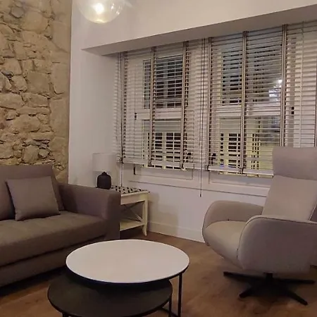 Calle Real Con Patio アパート